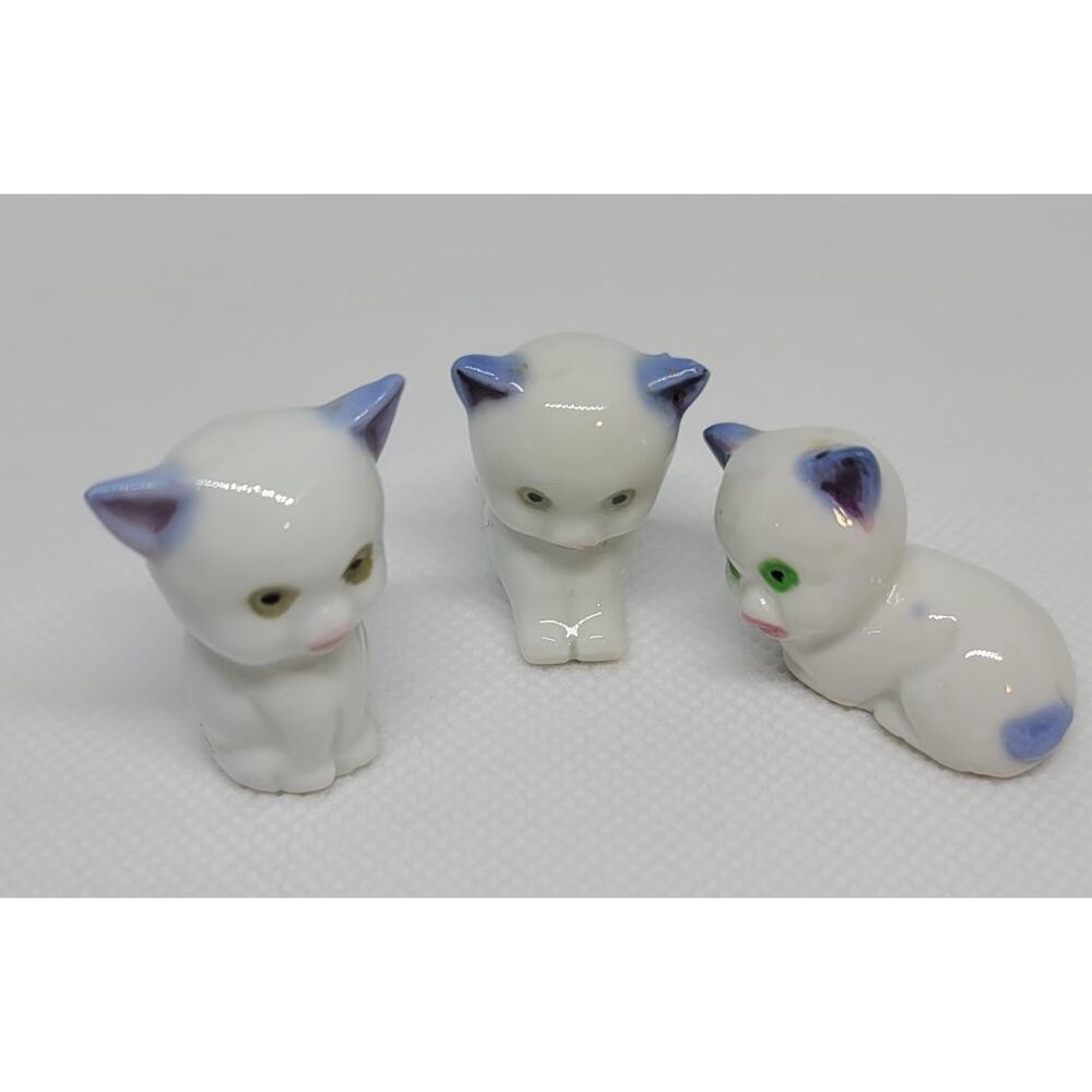Three Vintage Porcelain Tiny Miniature Glossy White Bright Eyed Kitties Kitsch